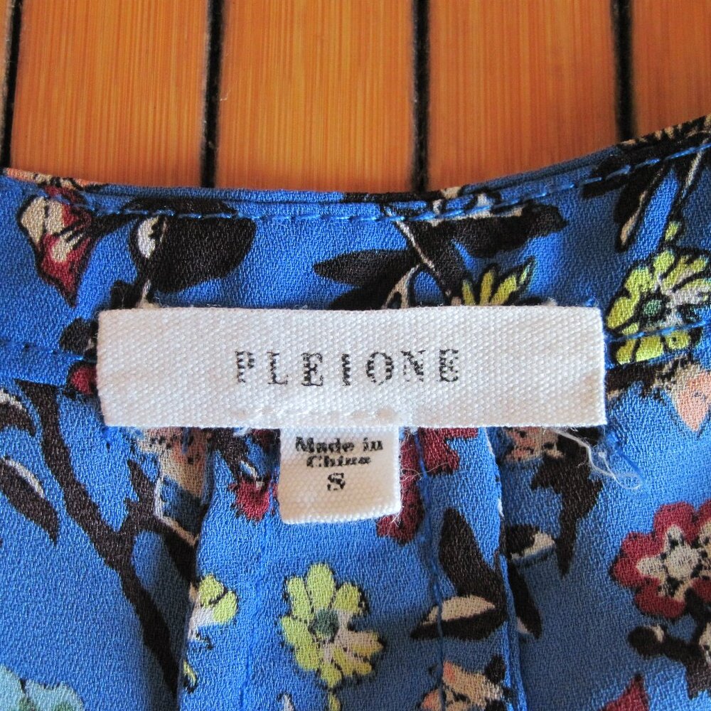 Size Small Pleione Springtime Floral Sleeveless Blouse - Picture 5 of 5